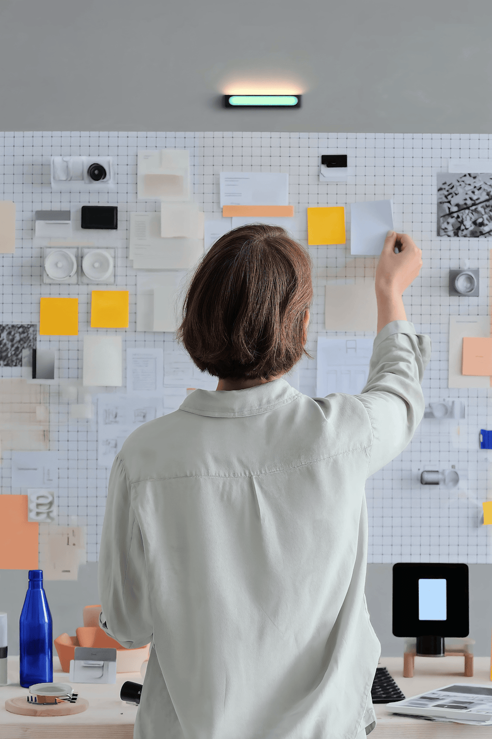 A person using the Pinterest search bar, looking for keyword suggestions related to a product or niche for better Pin discoverability.