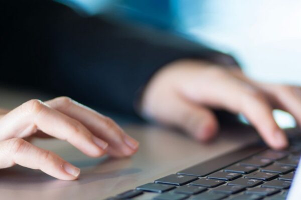 How to Start a Hosting Affiliate Program and Earn Recurring Income