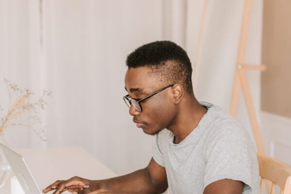 How to Start Free Affiliate Marketing in 2026 Without Spending