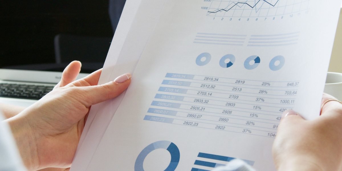 Visualize the steady flow of recurring income from successful SaaS affiliate partnerships.