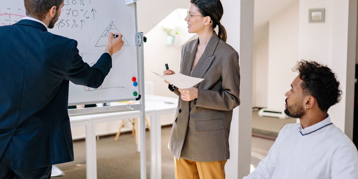A person confidently sharing insights, reflecting a publisher maximizing earnings through effective content and strategies.