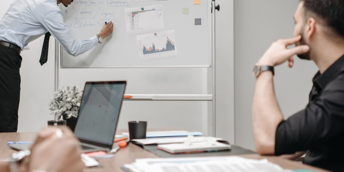A team collaborating to optimize their affiliate marketing strategies and workflows for better ROI.