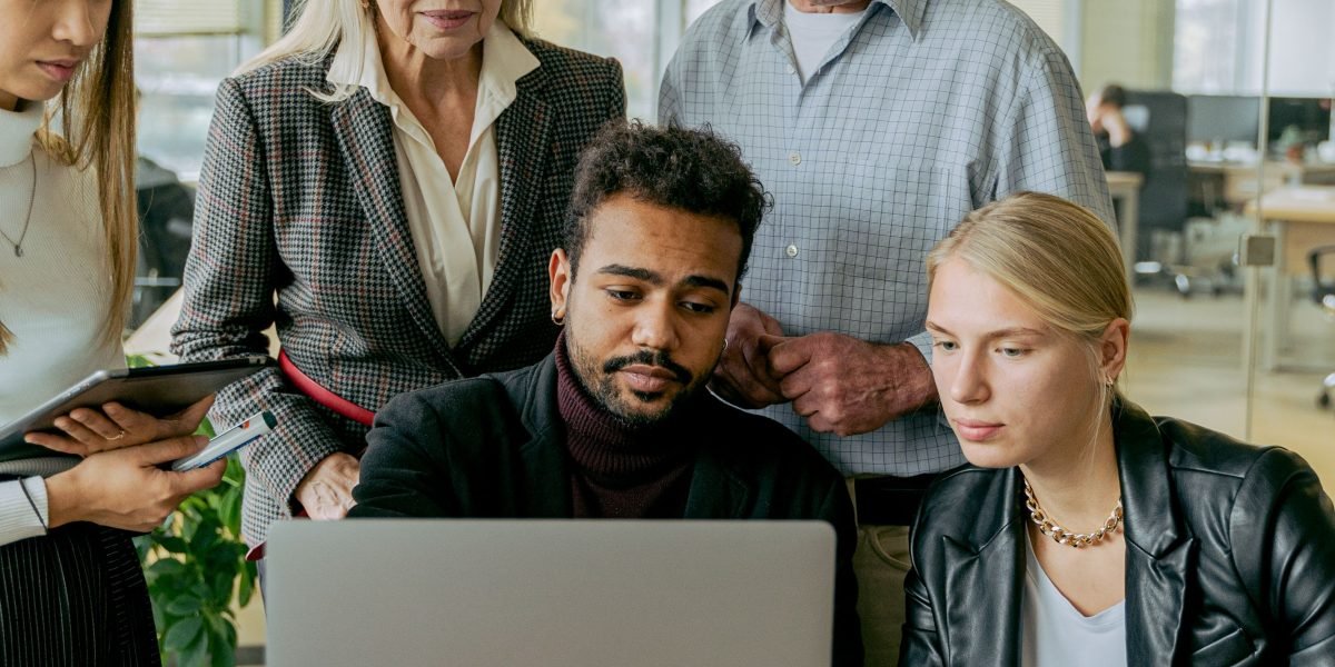 Affiliate Network Explained Roles Tracking and Choosing the Right One