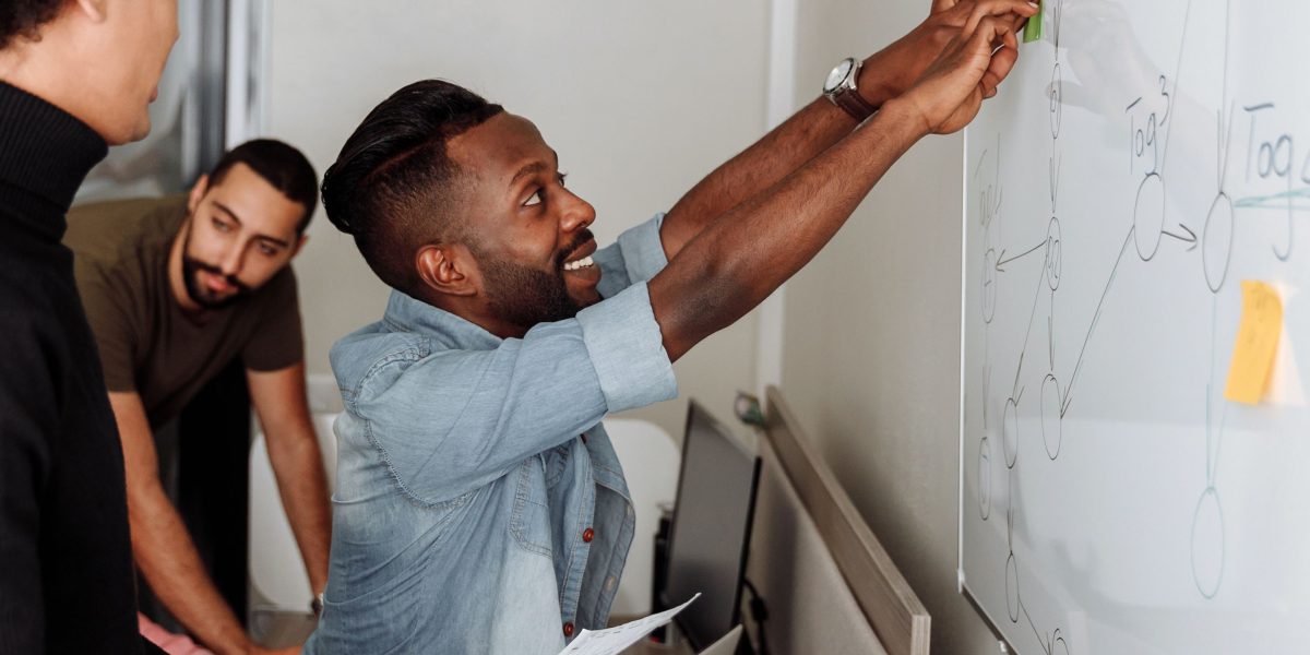 A team collaborates on defining their target audience and refining their content strategy for a chosen niche.